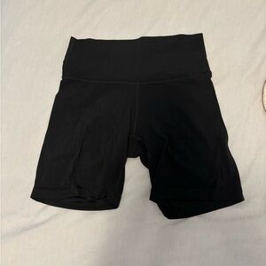Aritzia 6” biker shorts